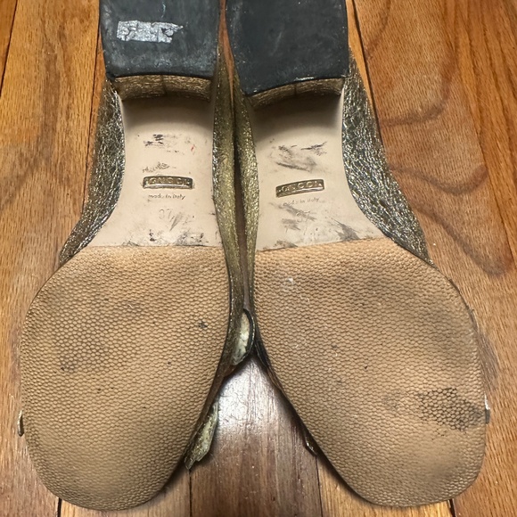 Gold metallic double G, Gucci pumps with 2 inch heal - Picture 4 of 5